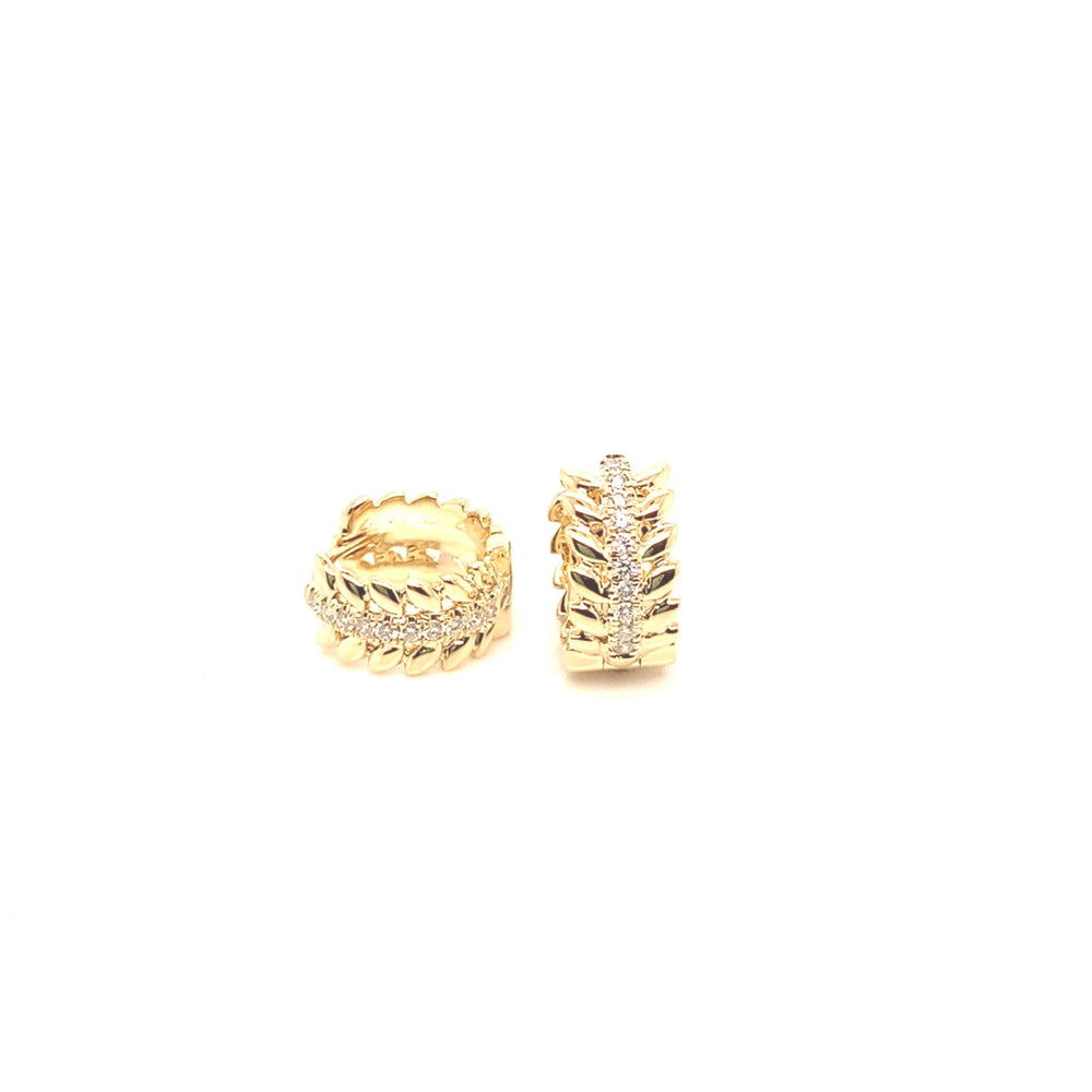 
                
                    Load image into Gallery viewer, 14k yellow gold leaves with di
                
            