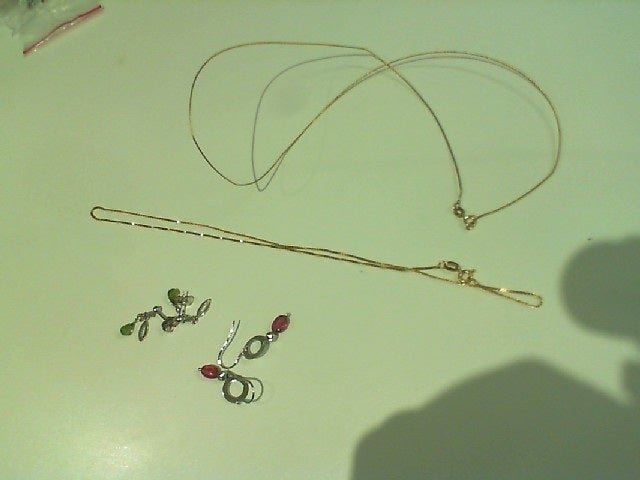 18K - 5.50 GRAMS - 1 PAIR OF - Kelly Wade Jewelers