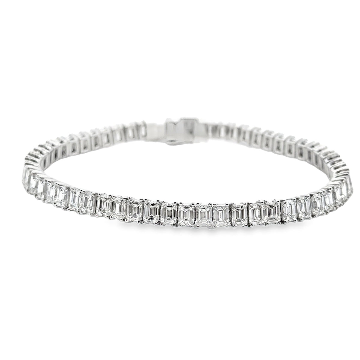 18k white gold 4 prong set eme - Kelly Wade Jewelers