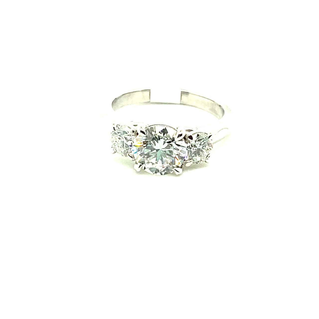 Platinum brilliant round cente - Kelly Wade Jewelers Store